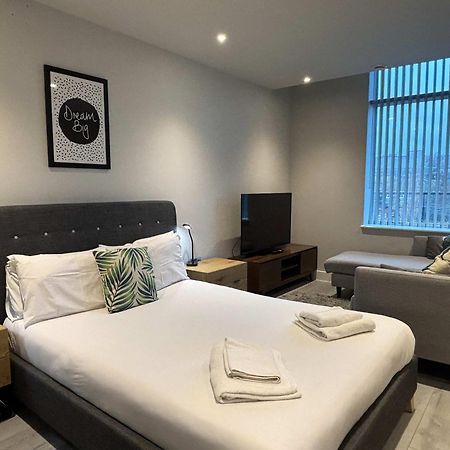 Modern Studio In Bracknell With Free Parking Exterior photo