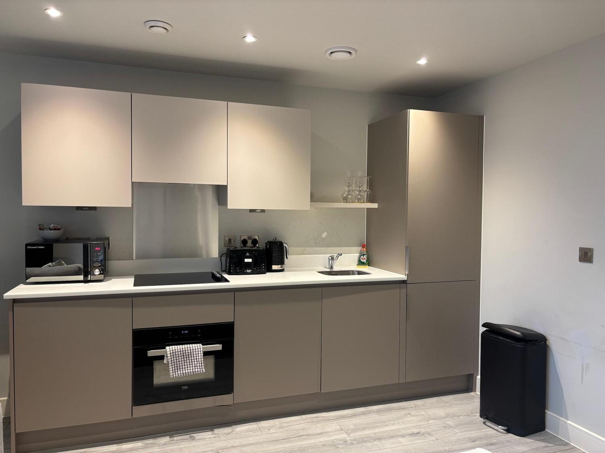 Modern Studio In Bracknell With Free Parking Exterior photo