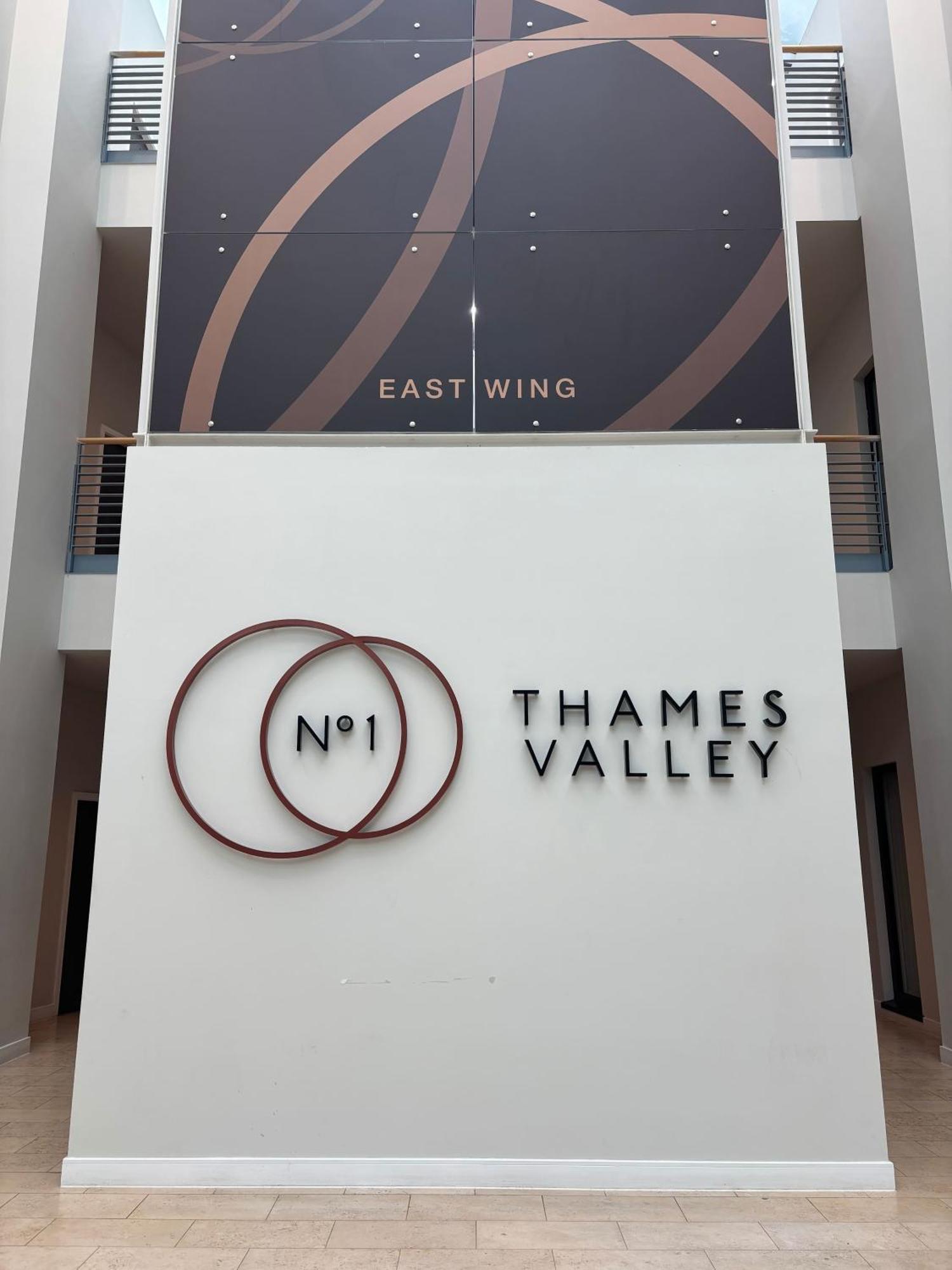 Modern Studio In Bracknell With Free Parking Exterior photo